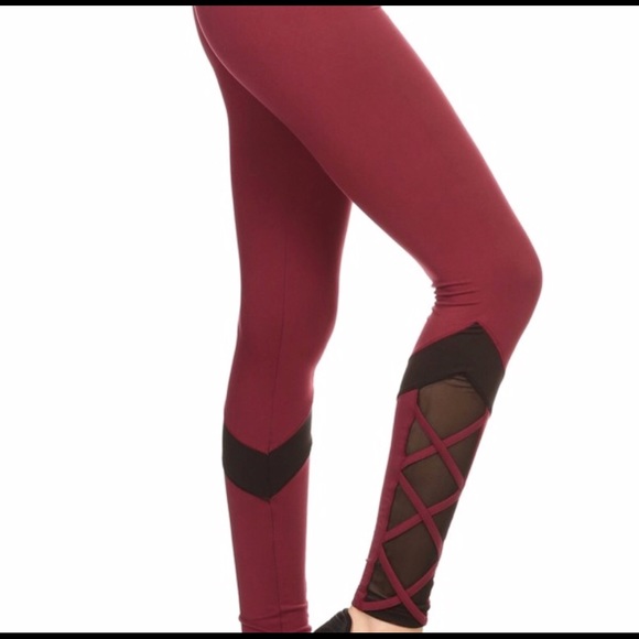 Pants - 🔷5/$25🔷 WINE-colored Criss-cross leggings